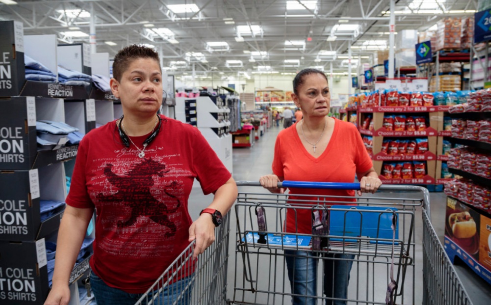 Daisy Duarte, left, takes her mother Sonia shopping in 2014. Photo by Ed Kashi.